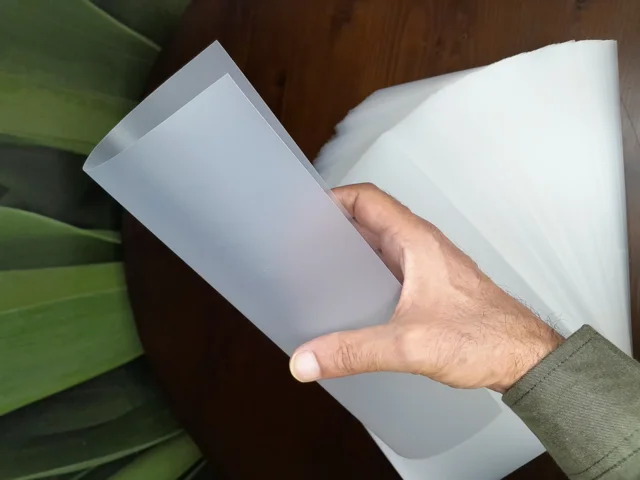 طلق صحافی ضخیم 400 میکرون A4